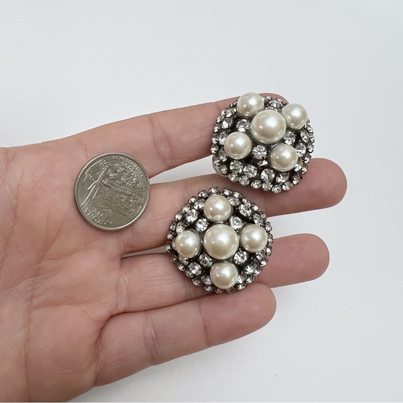 Lawrence VRBA Signed Faux Pearl Rhinestone Statement Clip On Earrings - Picture 4 of 9